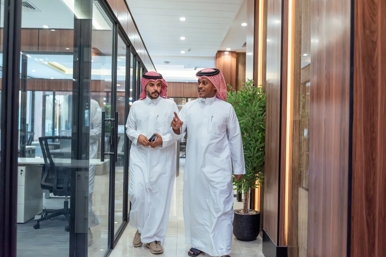 ممر المكاتب في مقر الشركة