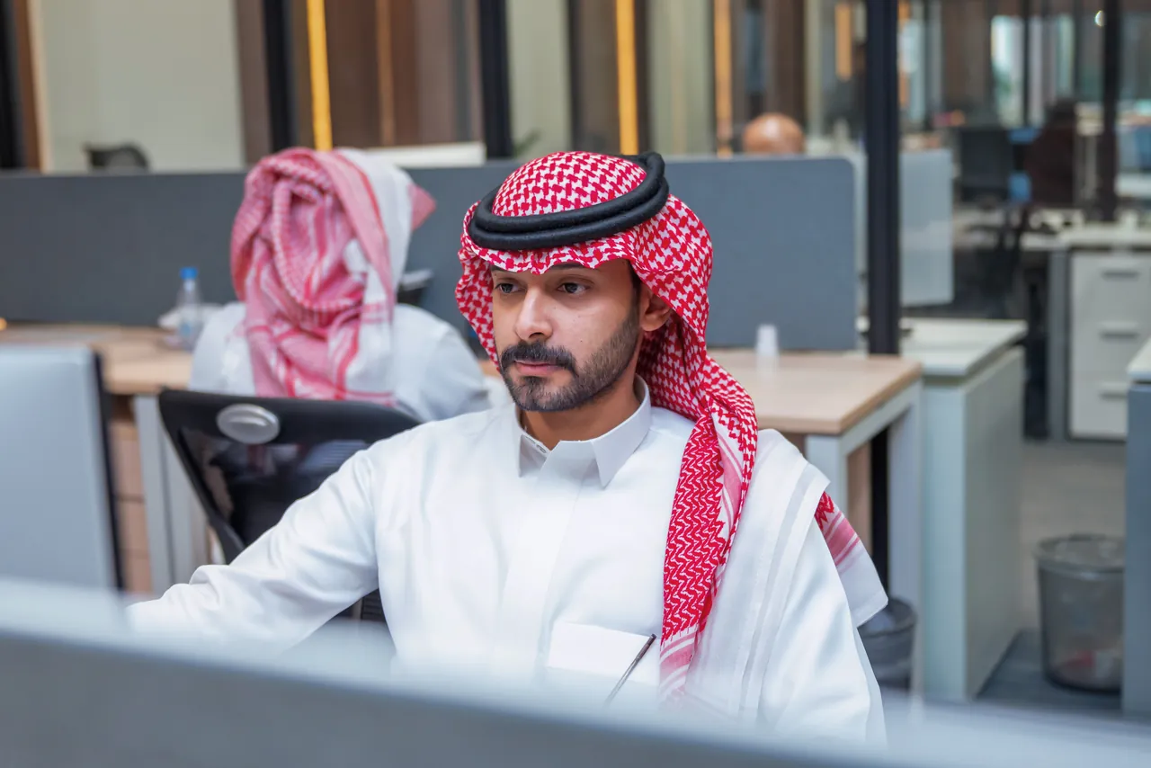 من فريق العمل في مكاتب الشركة