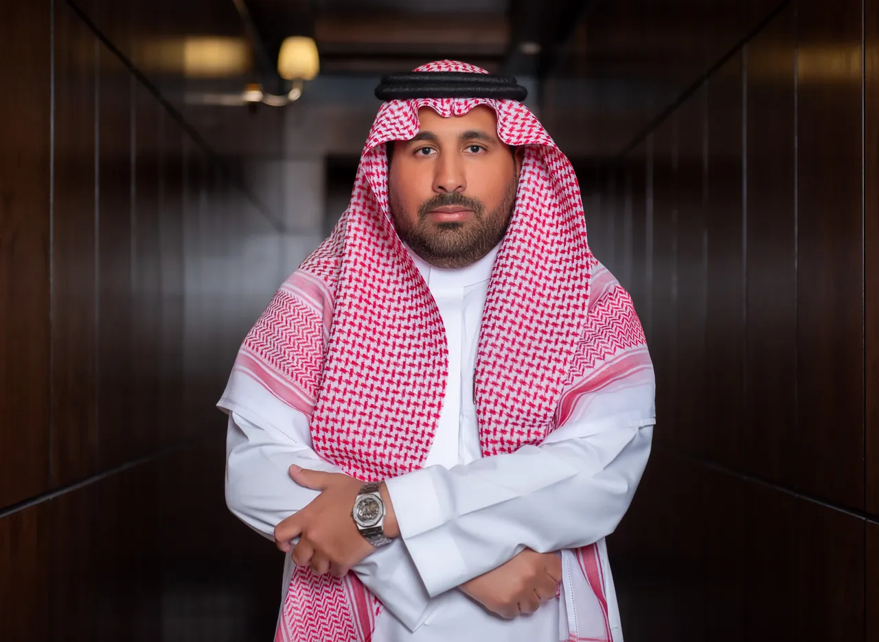 بورتريه رسمي لأحد قيادات الشركة